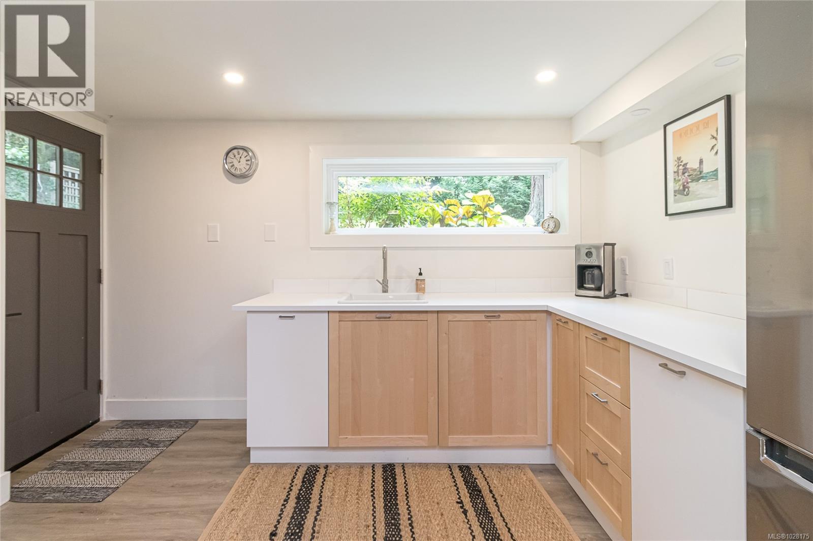  905 Deal Street, Oak Bay