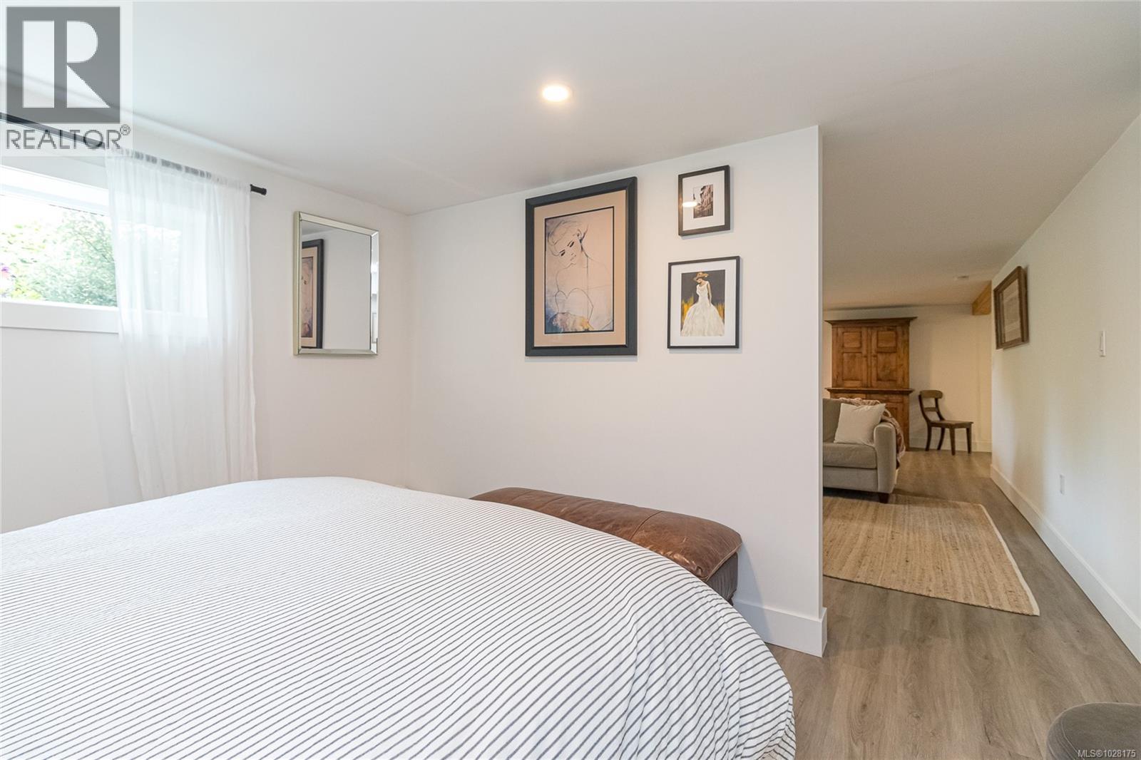  905 Deal Street, Oak Bay