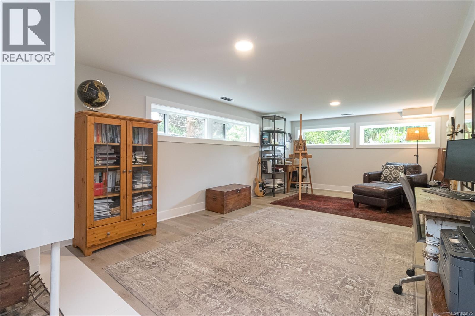  905 Deal Street, Oak Bay