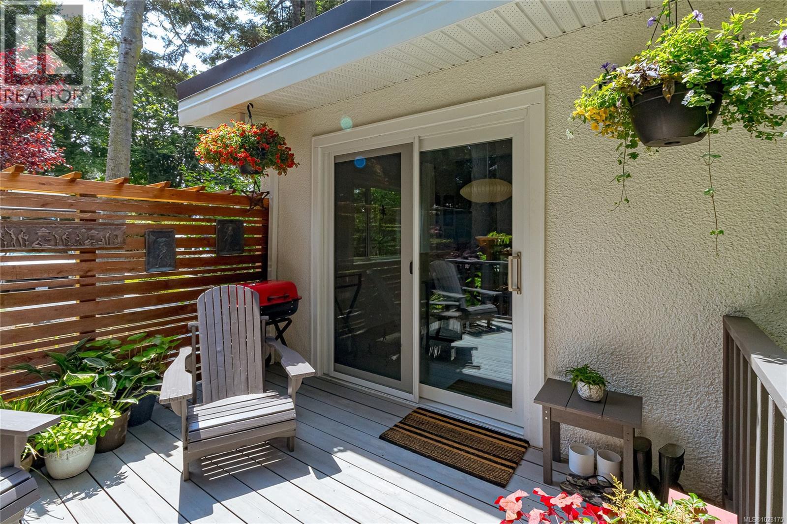  905 Deal Street, Oak Bay