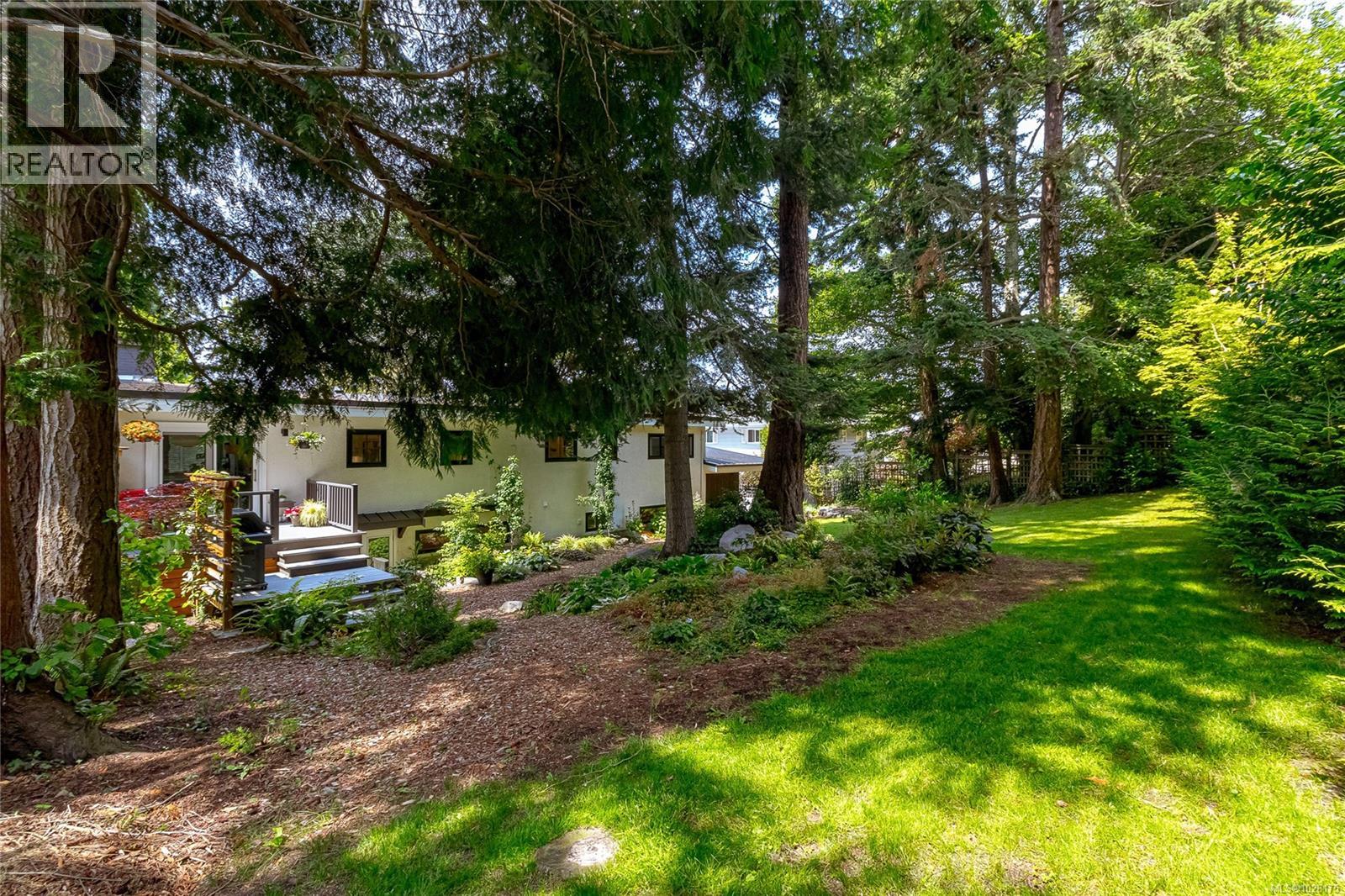  905 Deal Street, Oak Bay