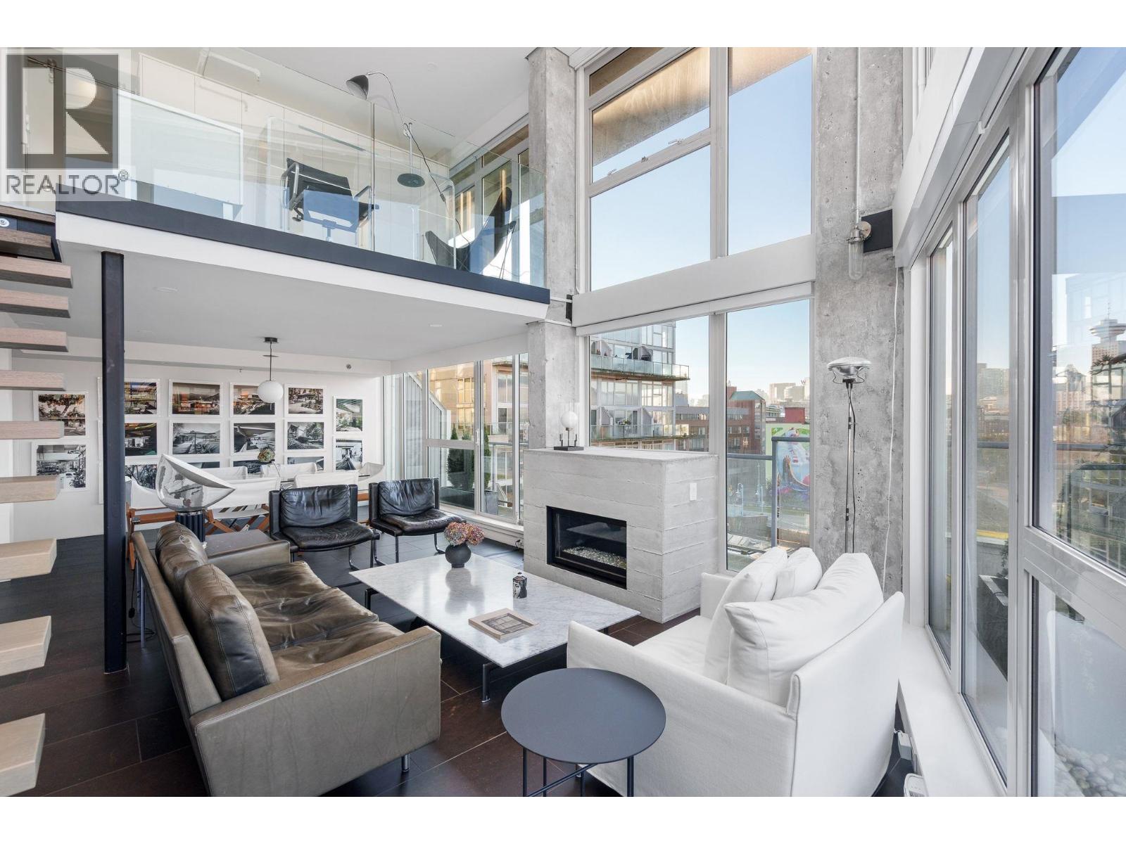 624 289 ALEXANDER Street - main photo