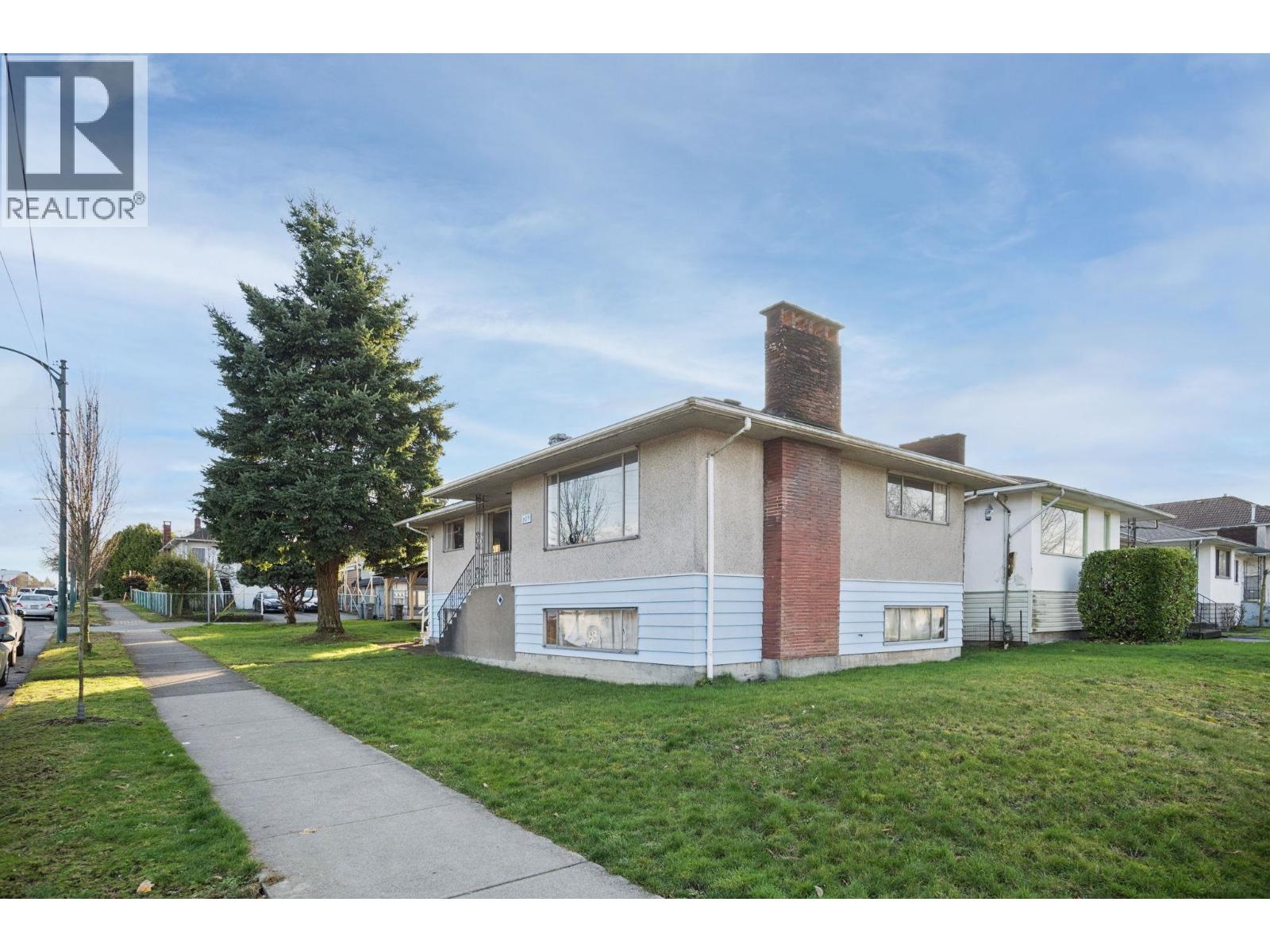 925 NANAIMO STREET, Vancouver