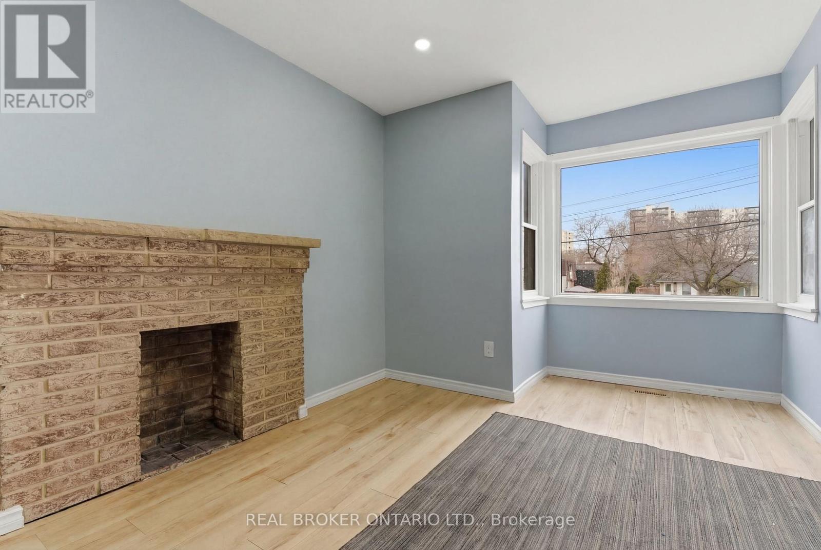 Single Family House Bungalow for Sale in  LAWRENCE ROAD Hamilton (Rosedale) 