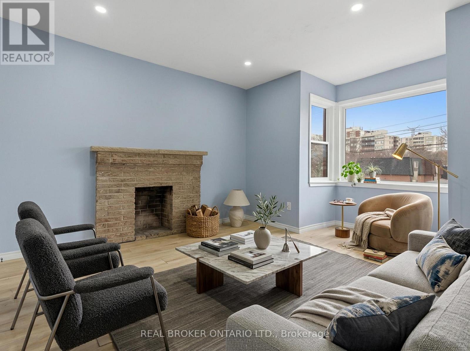 Single Family House Bungalow for Sale in  LAWRENCE ROAD Hamilton (Rosedale) 