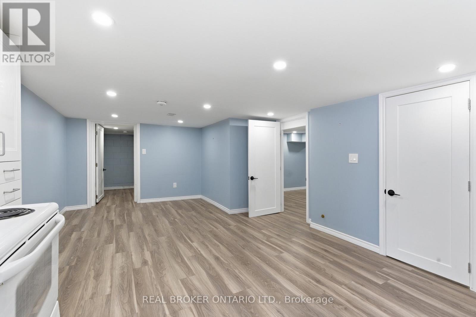 Single Family House Bungalow for Sale in  LAWRENCE ROAD Hamilton (Rosedale) 