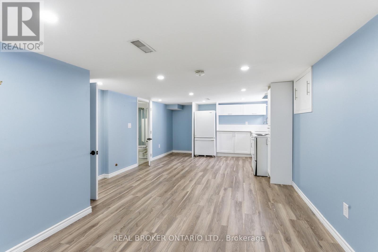 Single Family House Bungalow for Sale in  LAWRENCE ROAD Hamilton (Rosedale) 