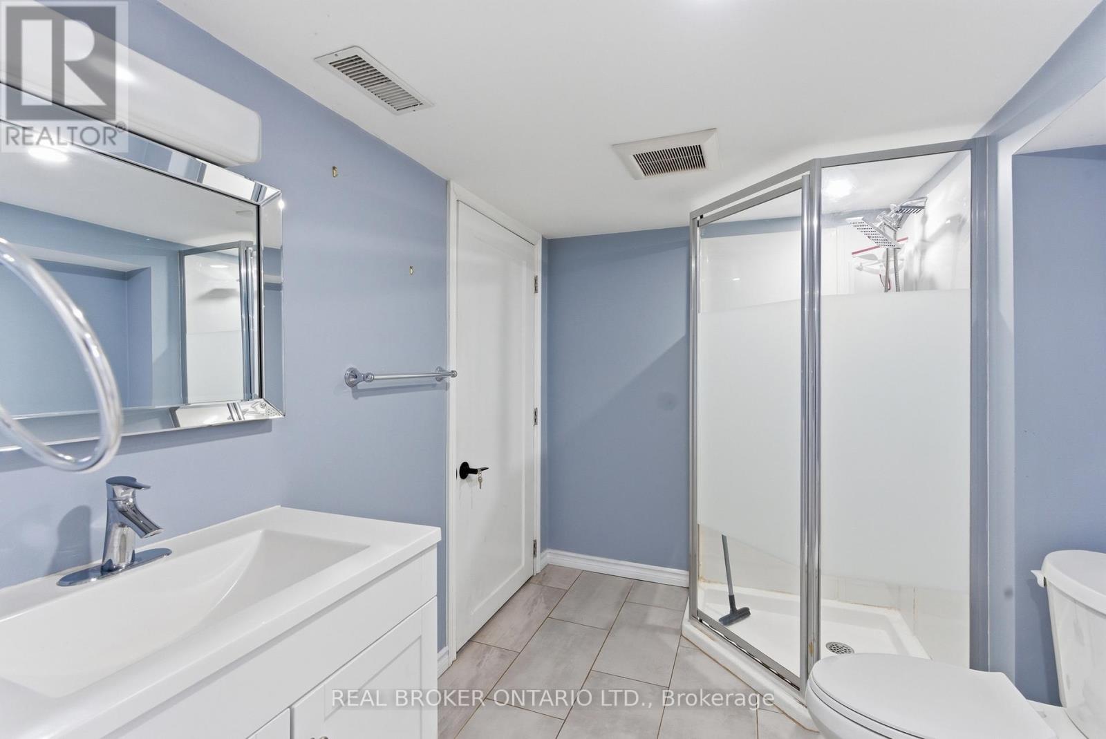 Single Family House Bungalow for Sale in  LAWRENCE ROAD Hamilton (Rosedale) 