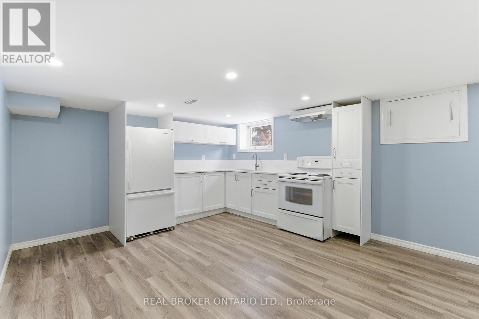 Single Family House Bungalow for Sale in  LAWRENCE ROAD Hamilton (Rosedale) 