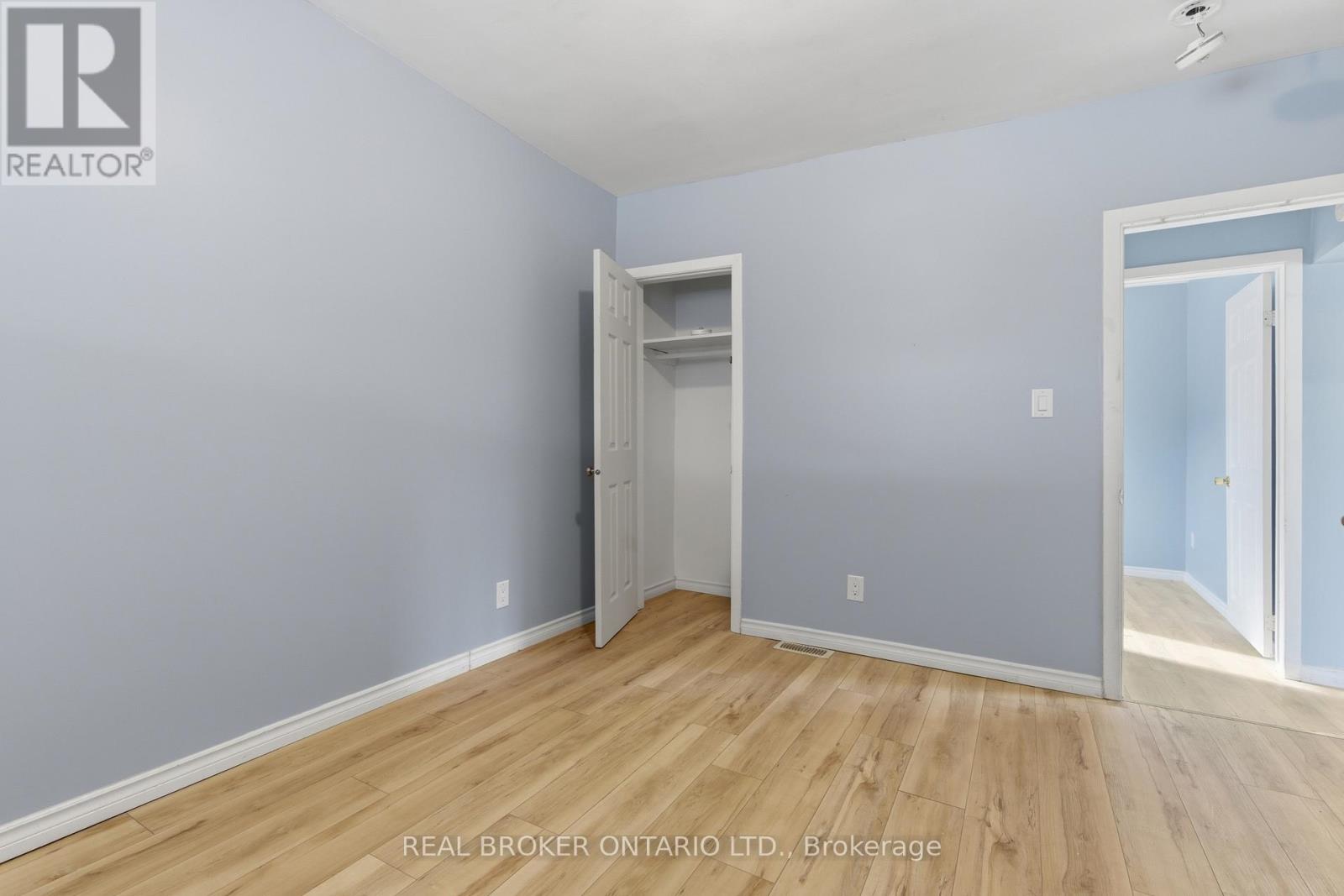 Single Family House Bungalow for Sale in  LAWRENCE ROAD Hamilton (Rosedale) 