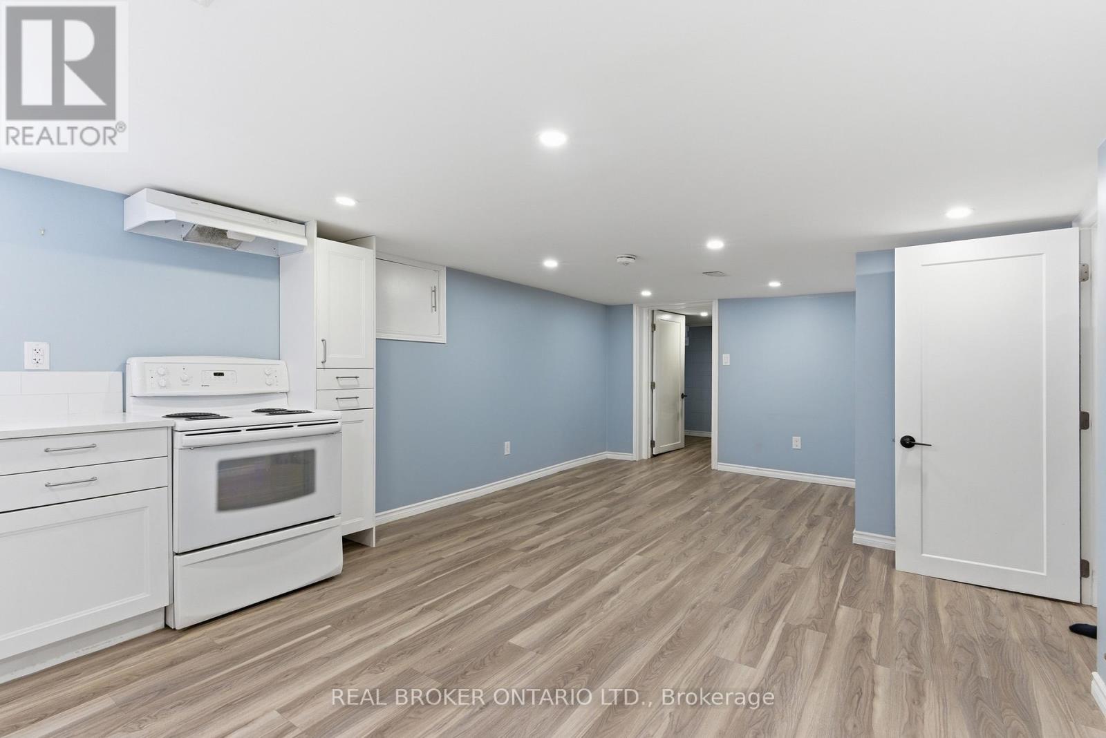 Single Family House Bungalow for Sale in  LAWRENCE ROAD Hamilton (Rosedale) 