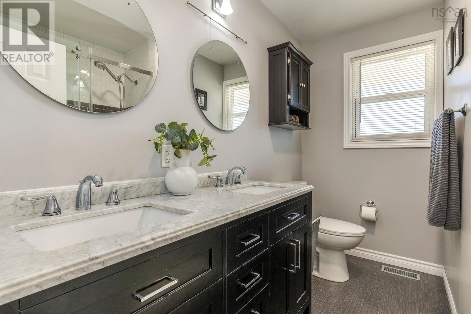 Property 23 of 44 of 56 Ellenvale Avenue