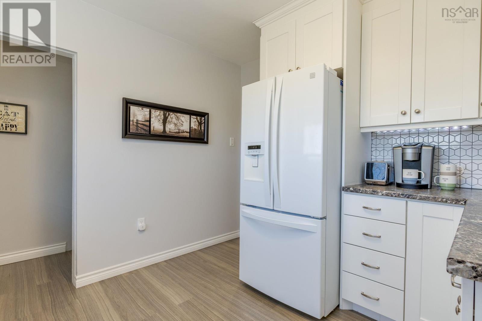 Property 10 of 44 of 56 Ellenvale Avenue