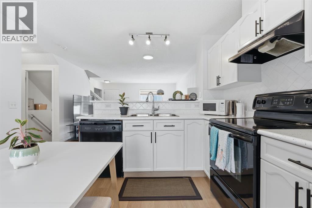 Single Family House for Sale in  Toscana Gardens NW Tuscany Calgary 