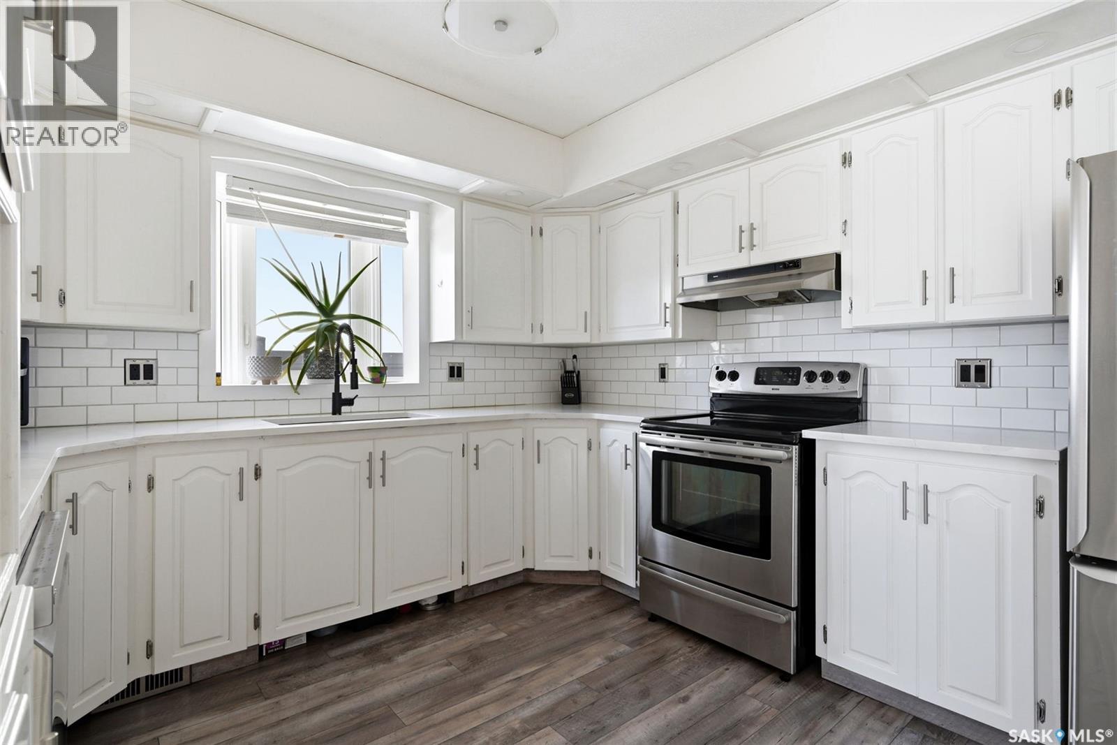 Single Family House Bungalow for Sale in  Queen STREET Regina 