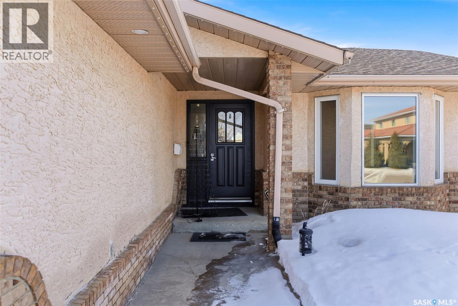 Single Family House Bungalow for Sale in  Queen STREET Regina 