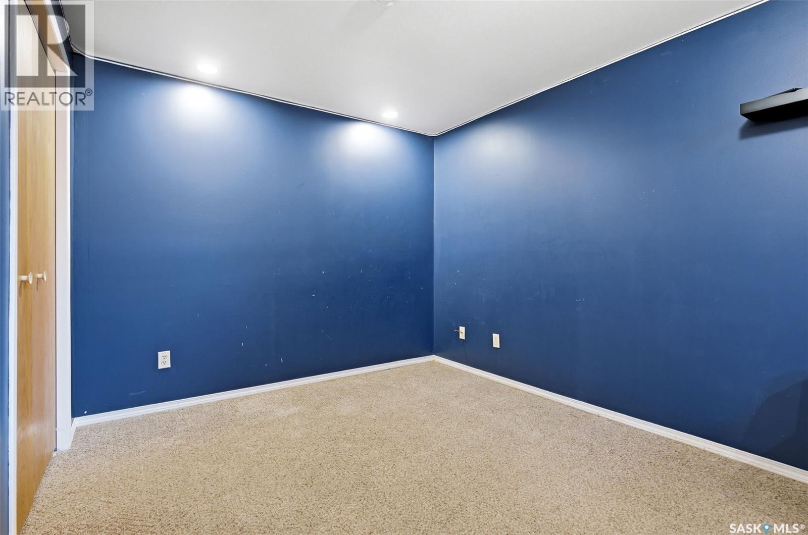 Single Family House Bungalow for Sale in  Queen STREET Regina 