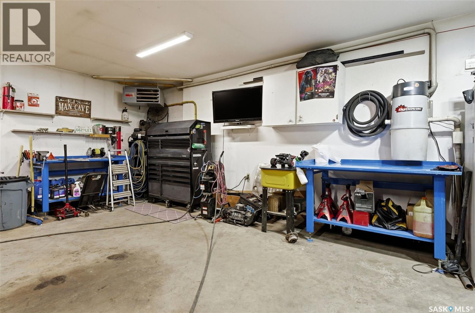 Single Family House Bungalow for Sale in  Queen STREET Regina 