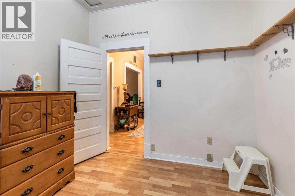 
          966 Yuill Street Southeast
            <br/>
            <span>Medicine Hat</span>
            , 
            <span>AB</span>
             <span>T1A0Y8</span>
         - Photo 31