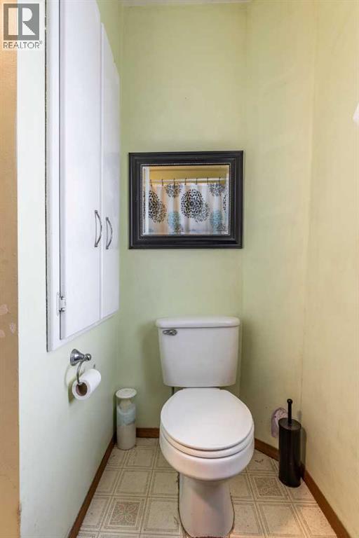 
          966 Yuill Street Southeast
            <br/>
            <span>Medicine Hat</span>
            , 
            <span>AB</span>
             <span>T1A0Y8</span>
         - Photo 20