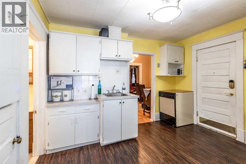 
          966 Yuill Street Southeast
            <br/>
            <span>Medicine Hat</span>
            , 
            <span>AB</span>
             <span>T1A0Y8</span>
         - Photo 18