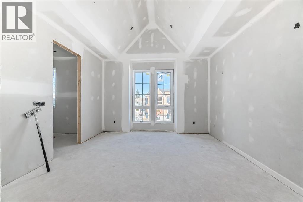 Single Family House for Sale in   Avenue NW Bowness Calgary 