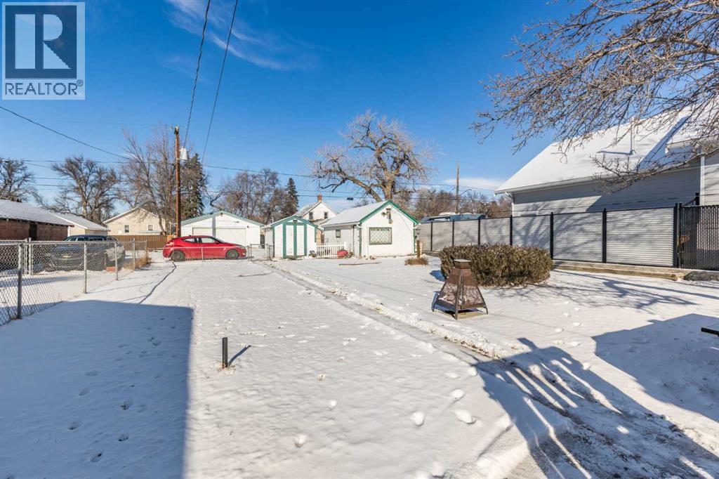 
          966 Yuill Street Southeast
            <br/>
            <span>Medicine Hat</span>
            , 
            <span>AB</span>
             <span>T1A0Y8</span>
         - Photo 8