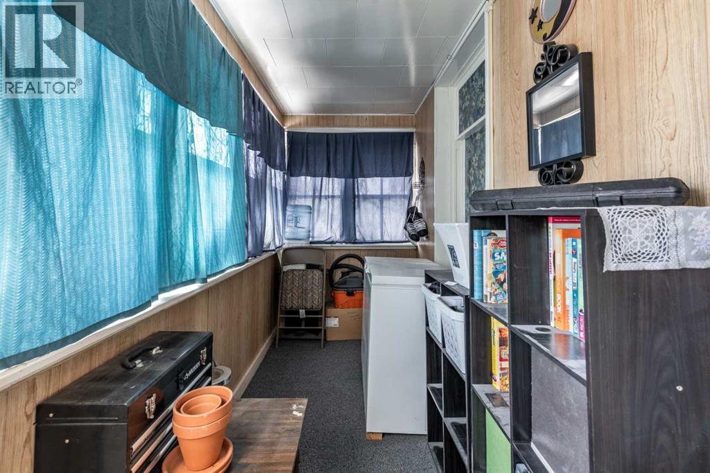 
          966 Yuill Street Southeast
            <br/>
            <span>Medicine Hat</span>
            , 
            <span>AB</span>
             <span>T1A0Y8</span>
         - Photo 9