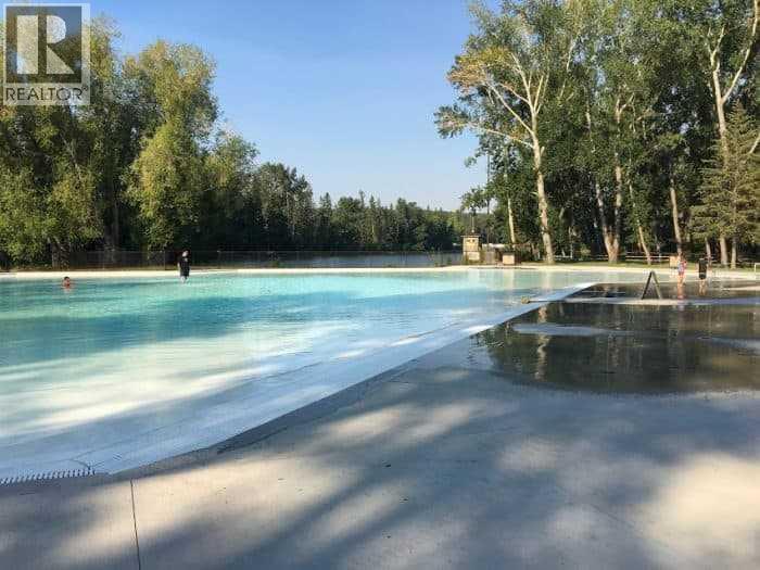 Single Family House for Sale in   Avenue NW Bowness Calgary 