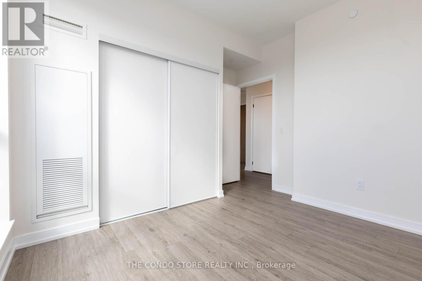 #905 2300 ST. CLAIR AVENUE W - 21