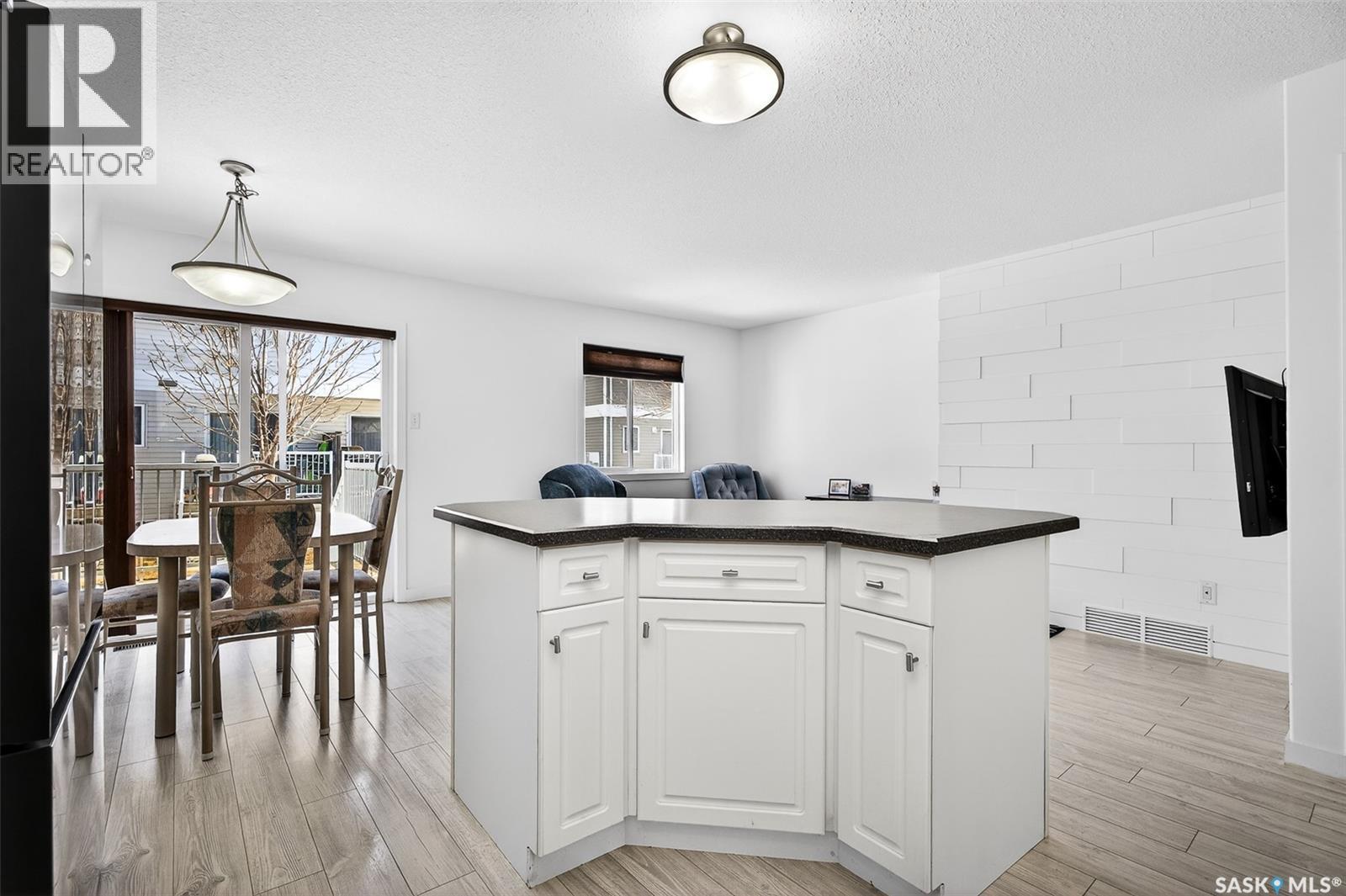 210 851 Chester ROAD — photo 12