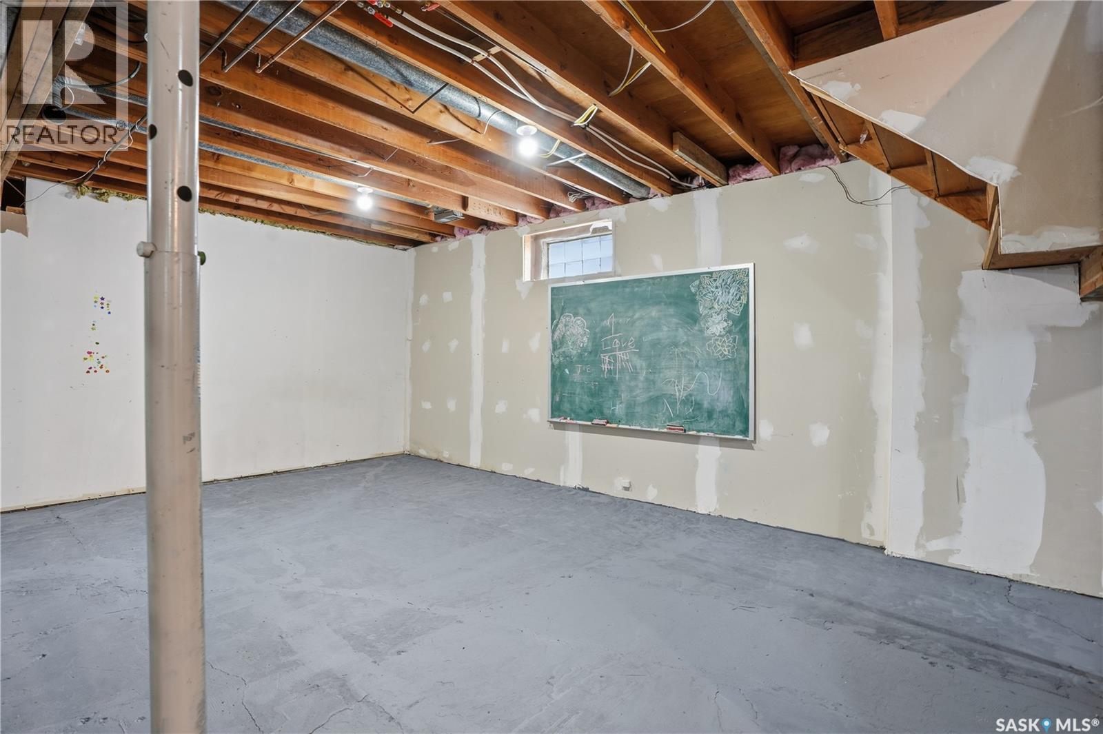 Single Family House Bungalow for Sale in  ROYAL STREET Regina 