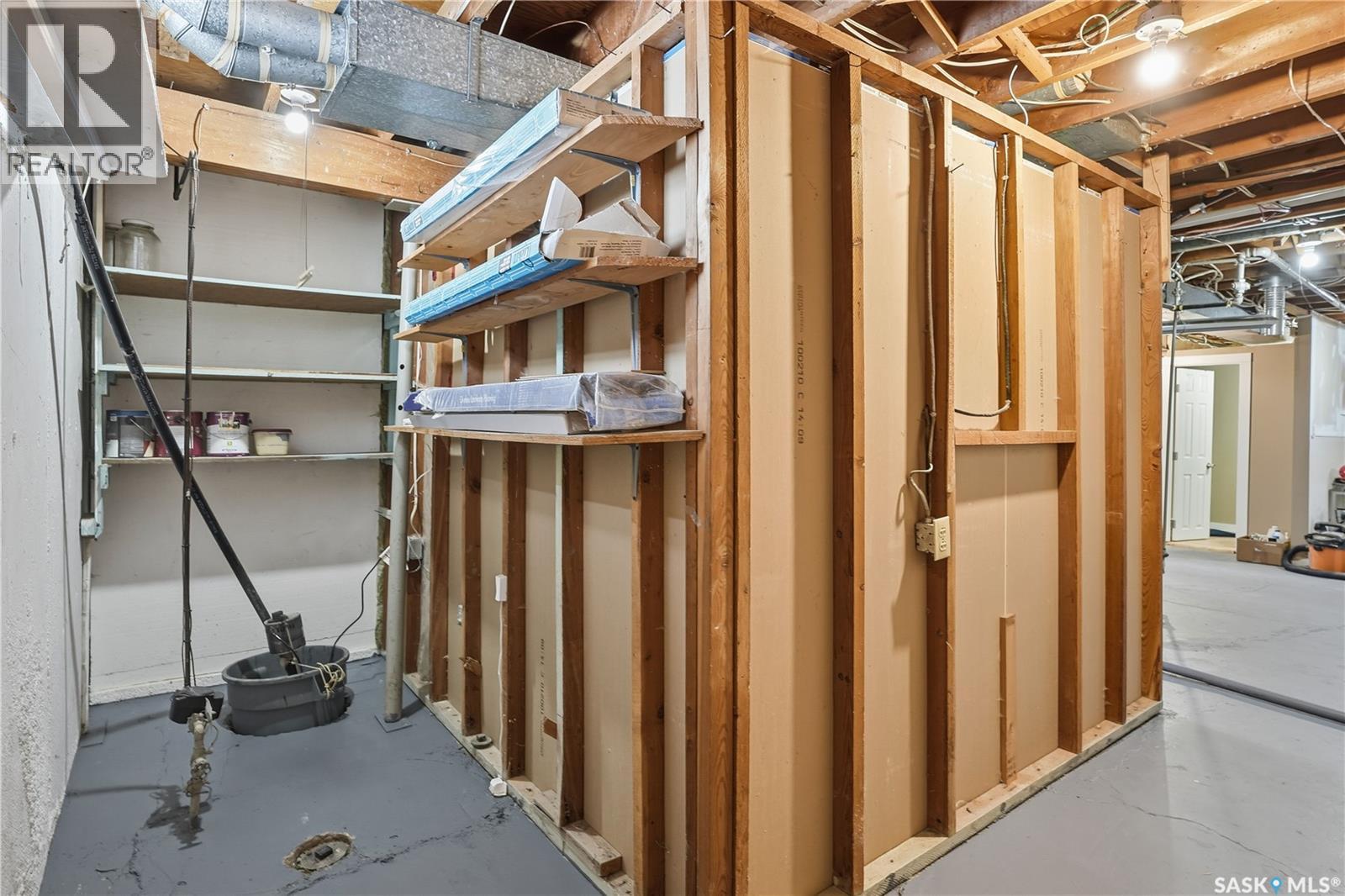 Single Family House Bungalow for Sale in  ROYAL STREET Regina 