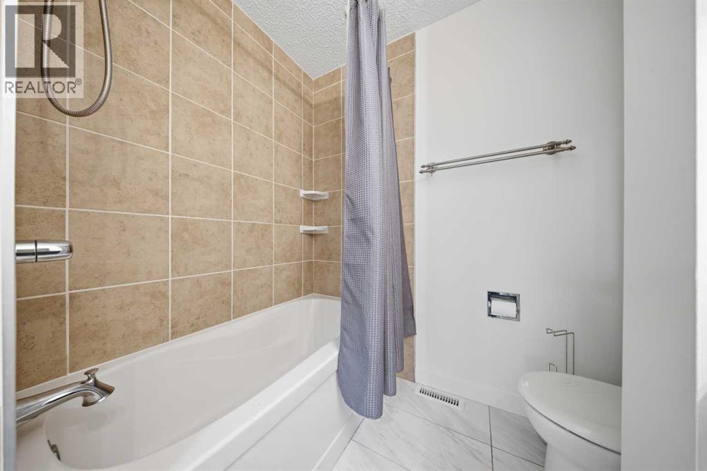 Single Family House Bi-level for Sale in  Doverview Crescent SE Dover Calgary 