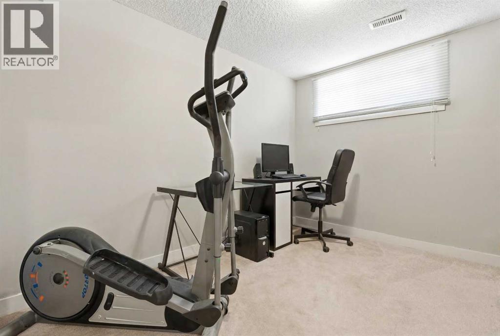 Single Family House Bi-level for Sale in  Doverview Crescent SE Dover Calgary 