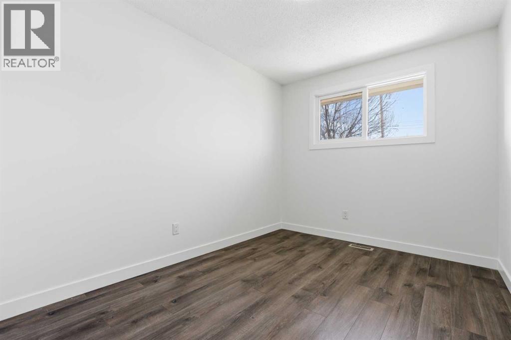 Single Family House Bi-level for Sale in  Doverview Crescent SE Dover Calgary 