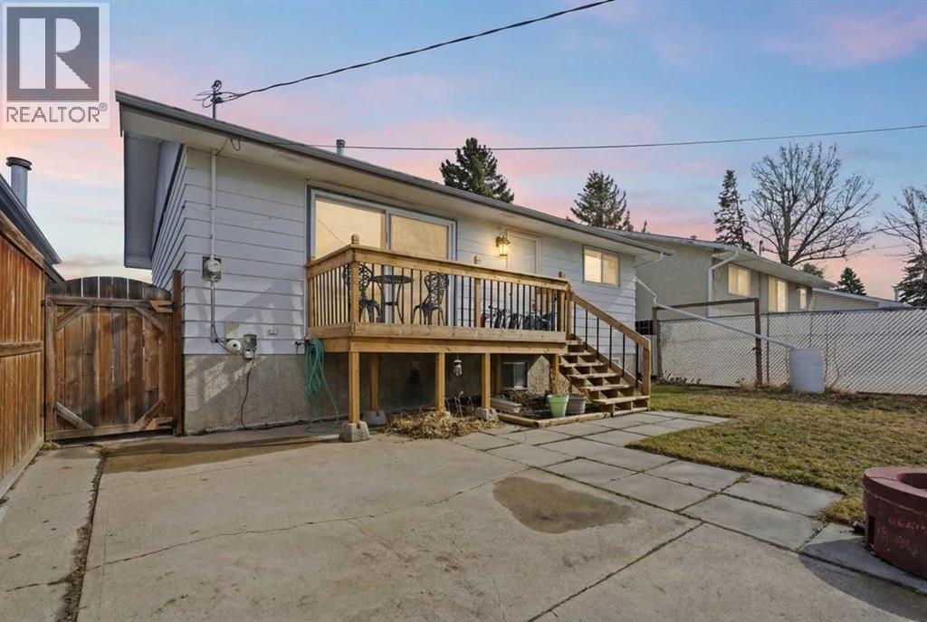 Single Family House Bi-level for Sale in  Doverview Crescent SE Dover Calgary 