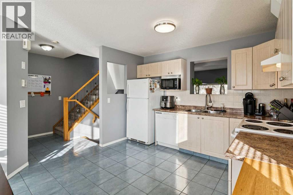 Single Family House 4 Level for Sale in    Avenue SE Applewood Park Calgary 