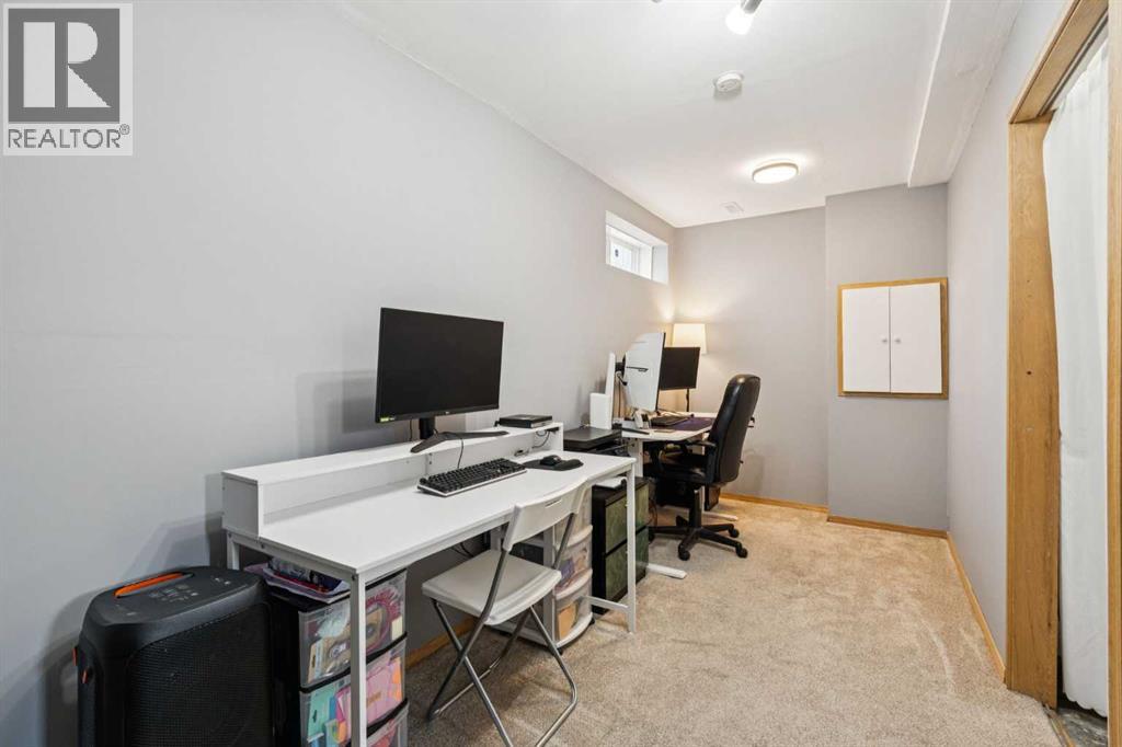 Single Family House 4 Level for Sale in    Avenue SE Applewood Park Calgary 