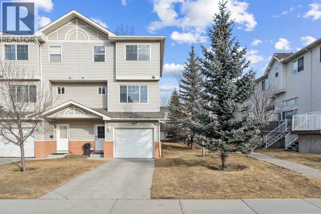 Single Family House 4 Level for Sale in    Avenue SE Applewood Park Calgary 