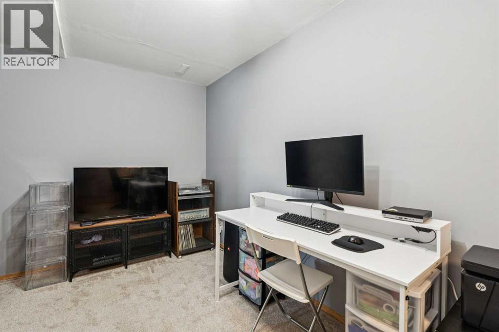 Single Family House 4 Level for Sale in    Avenue SE Applewood Park Calgary 