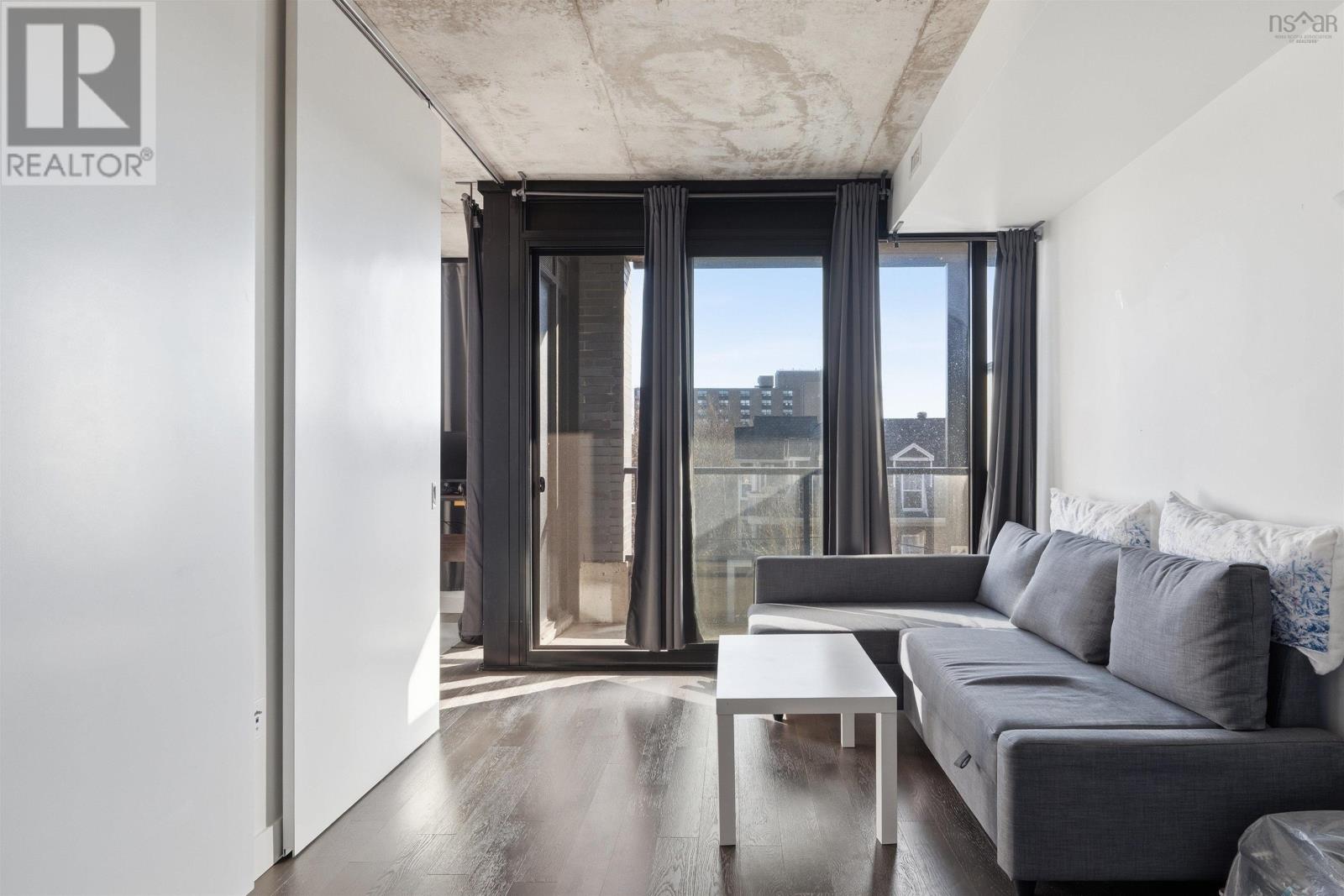 Property 10 of 43 of 508 1048 Wellington Street