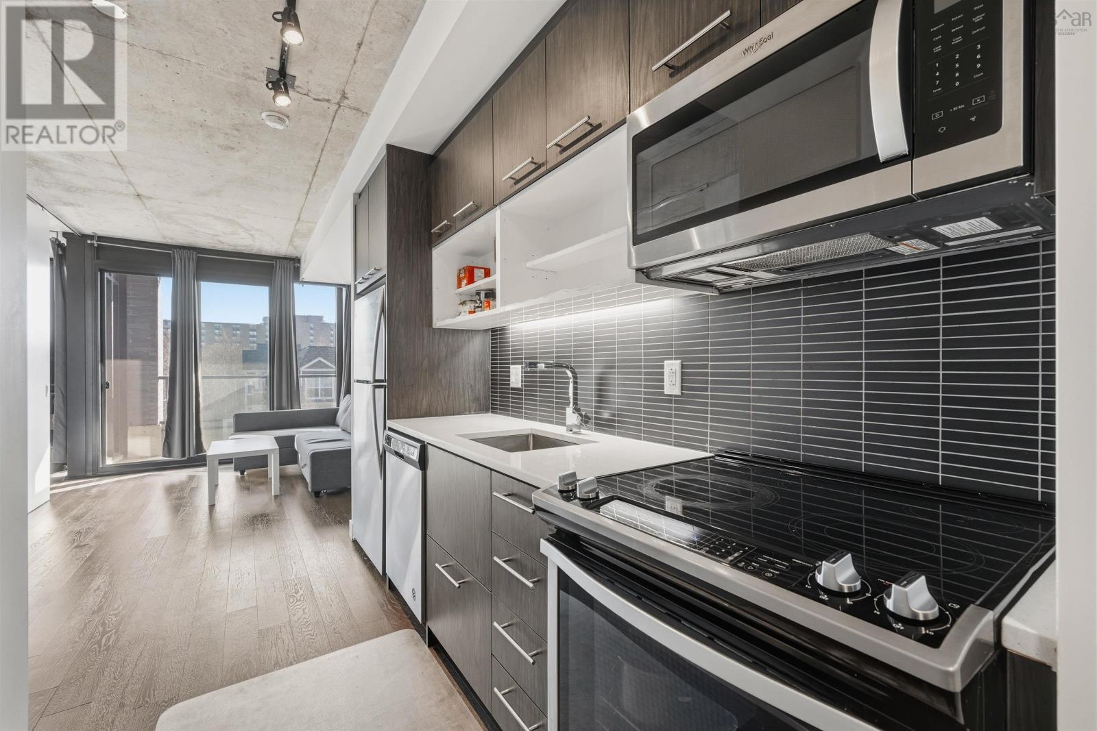 Property 6 of 43 of 508 1048 Wellington Street