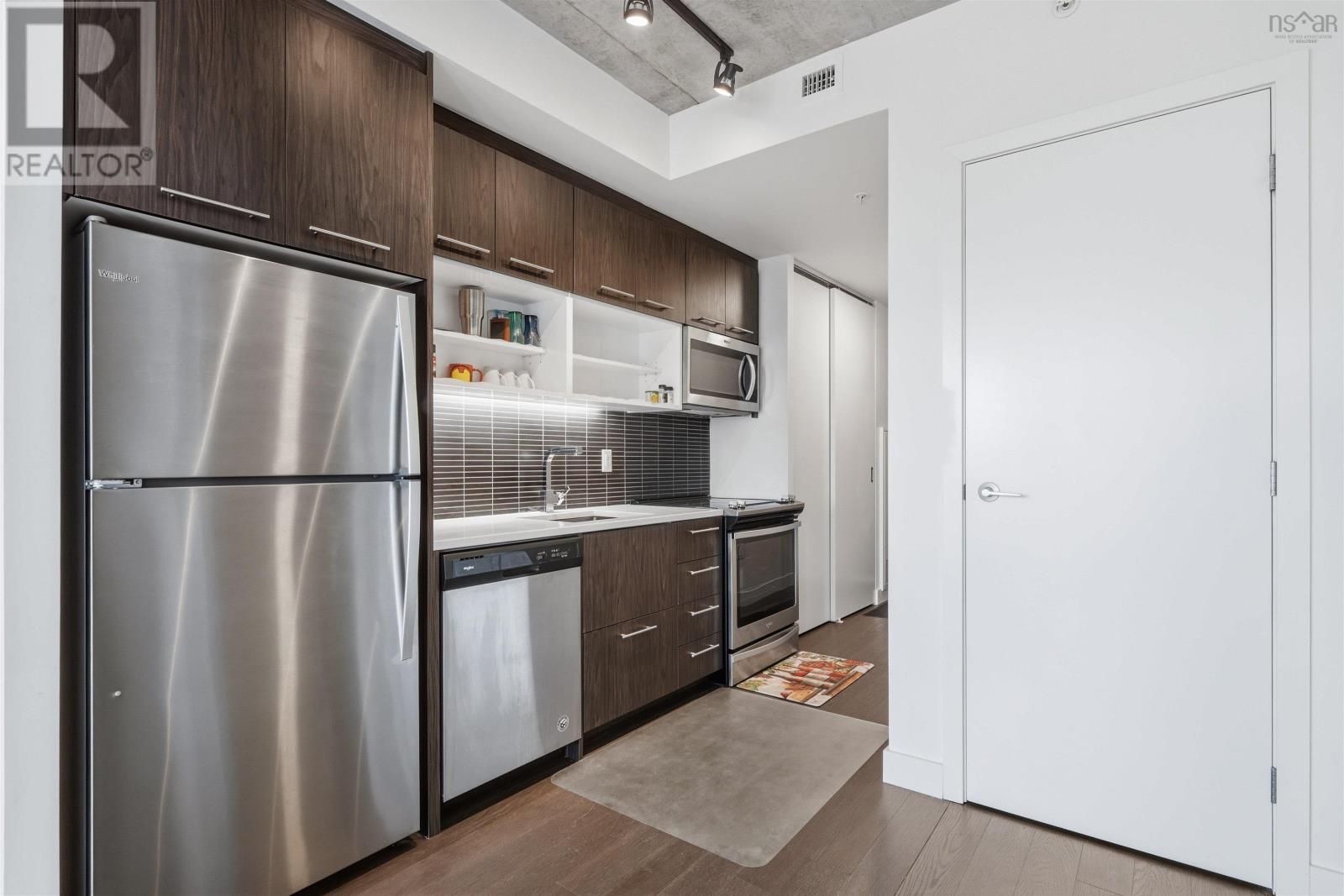 Property 8 of 43 of 508 1048 Wellington Street