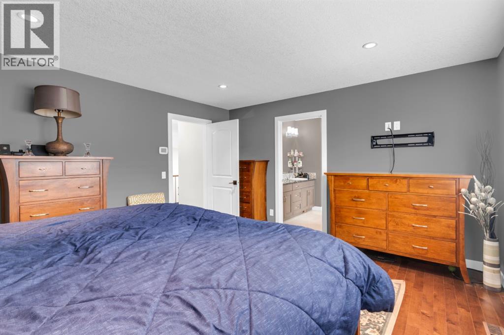 Single Family House for Sale in  Westland Crescent SW West Springs Calgary 