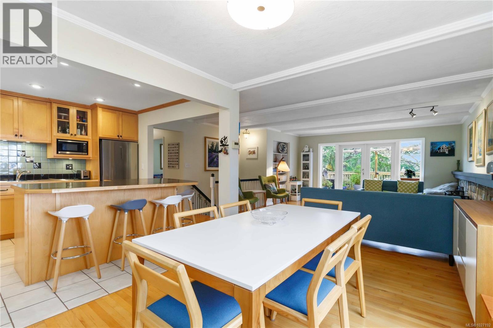 4719 TREETOP HTS - 6