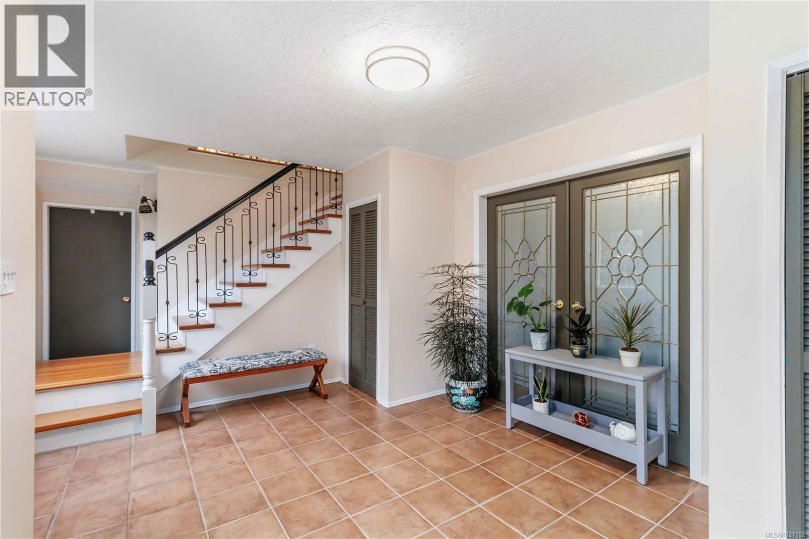 4719 TREETOP HTS - 5