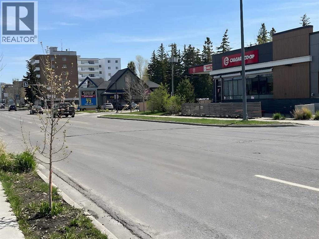 Single Family House for Sale in    Avenue SW Shaganappi Calgary 