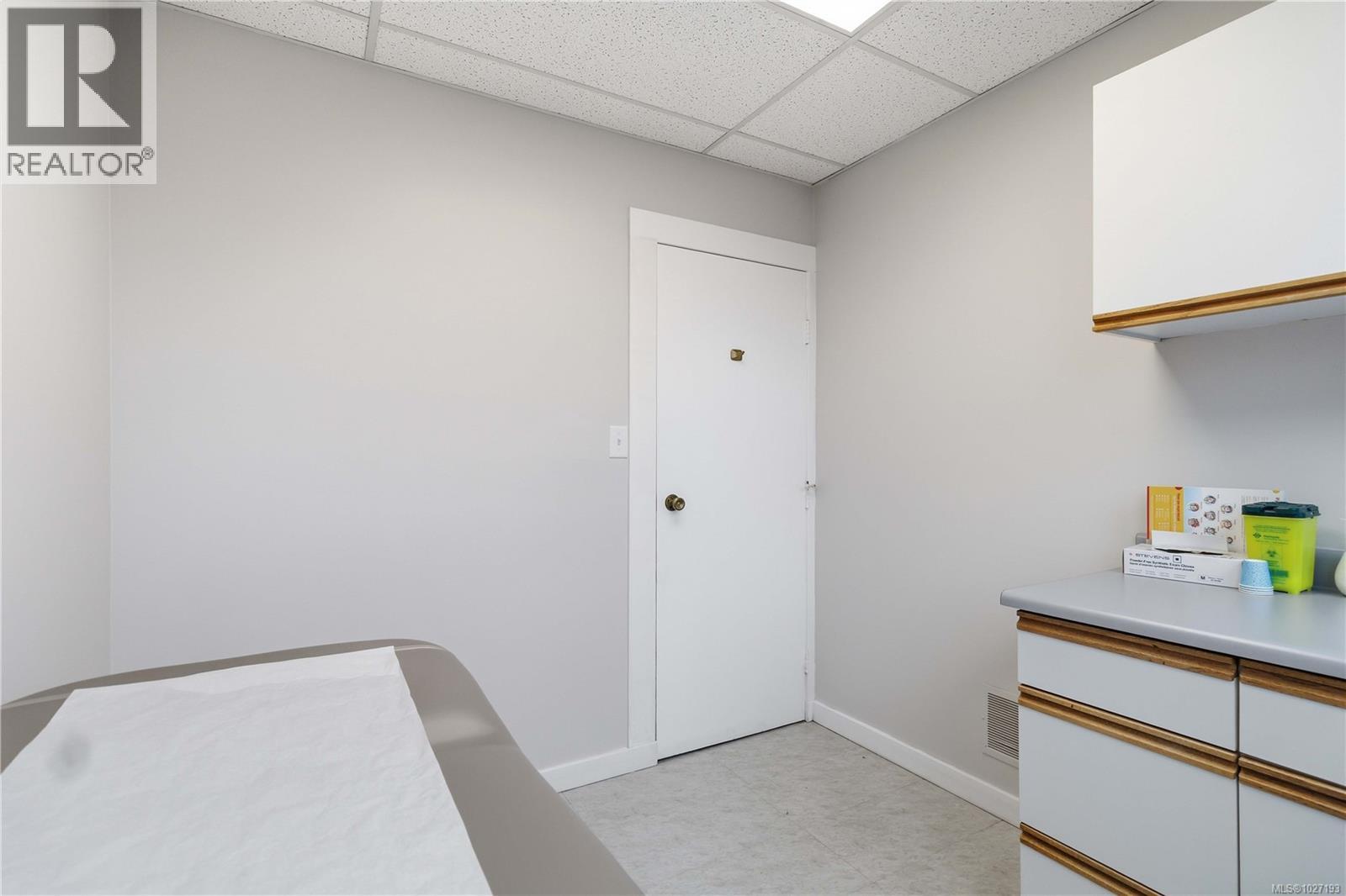 303 1711 Cook Street, Victoria