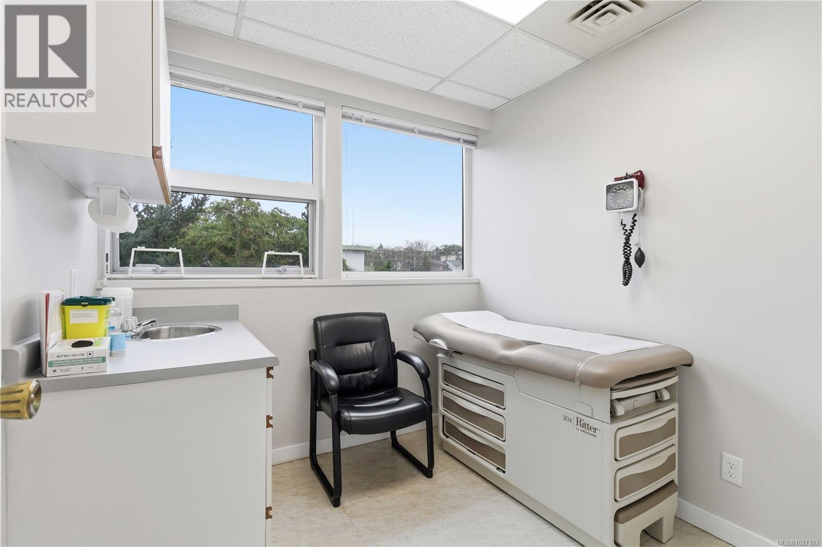 303 1711 Cook Street, Victoria